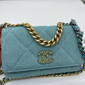 Chanel 19 Wallet On Chain Gold